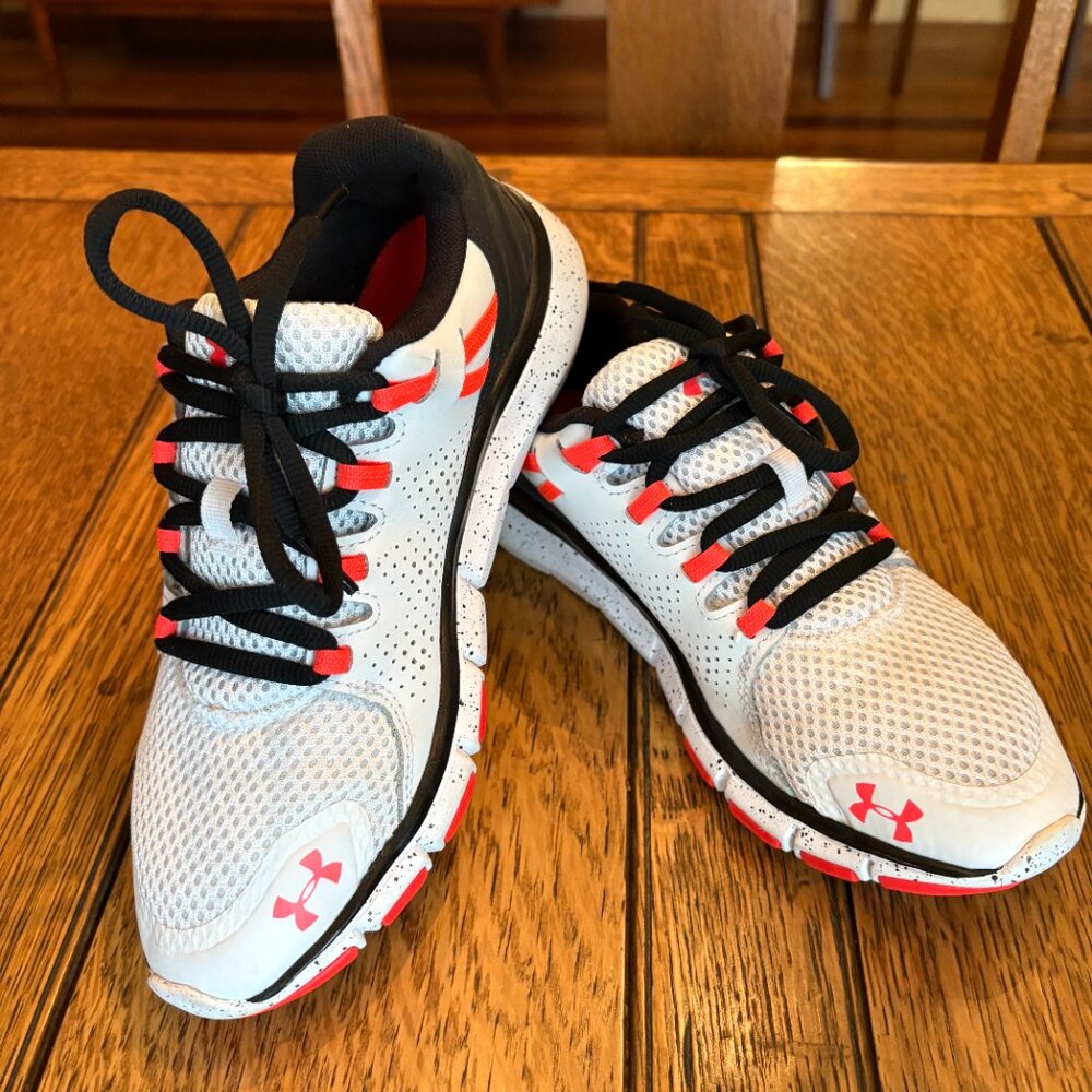 UNDER ARMOUR WOMENS SHOE